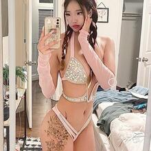  Nude
