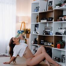  Nude