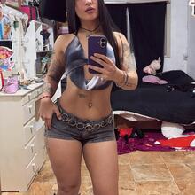  Nude