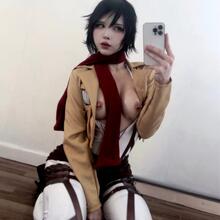  Nude