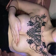  Nude