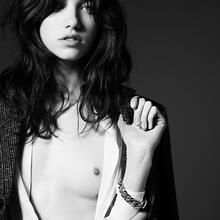  Nude