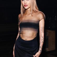  Nude