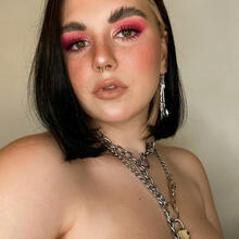  Nude
