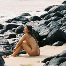  Nude