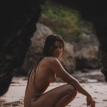  Nude