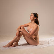  Nude