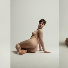  Nude