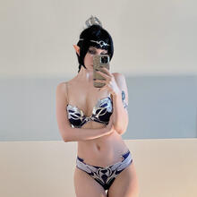  Nude