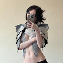  Nude