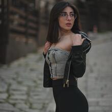  Nude