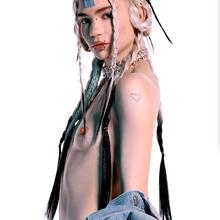  Nude