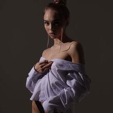  Nude