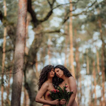  Nude