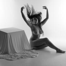  Nude