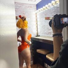  Nude