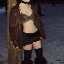  Nude