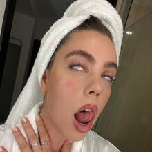  Nude
