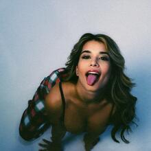  Nude