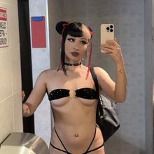  Nude