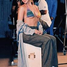  Nude