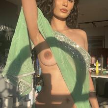  Nude