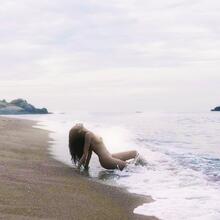  Nude