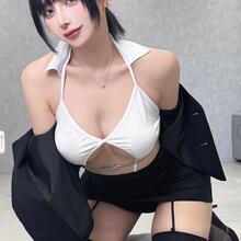  Nude