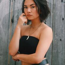  Nude