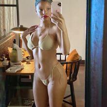  Nude