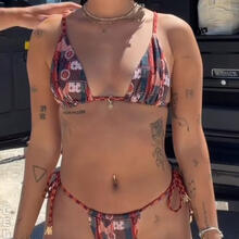  Nude