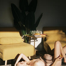  Nude