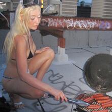  Nude