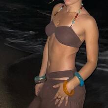  Nude