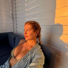  Nude