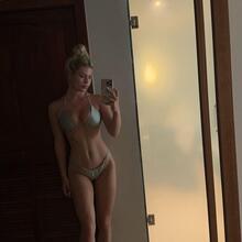  Nude
