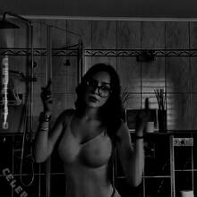  Nude