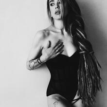  Nude