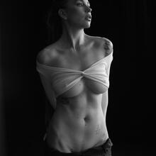  Nude