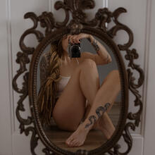  Nude