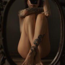 Nude