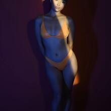  Nude