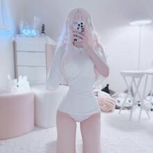  Nude