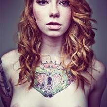  Nude