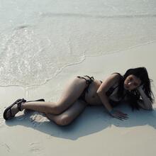  Nude