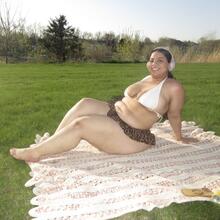  Nude