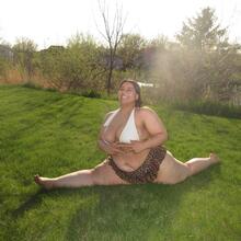  Nude