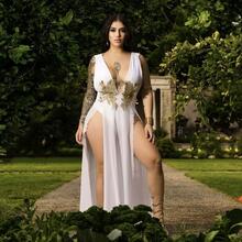  Nude