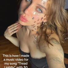  Nude