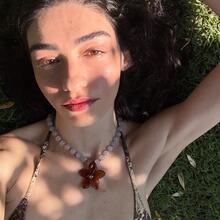  Nude